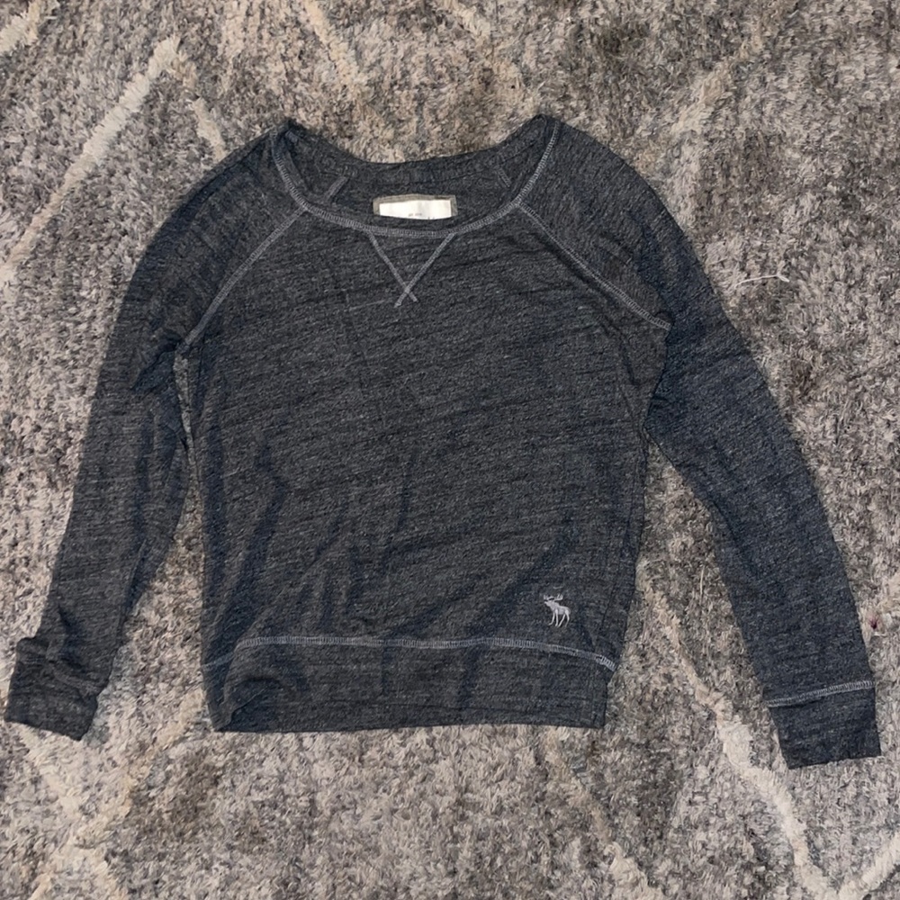 Dark heather grey Abercrombie & Fitch long sleeve shirt SIZE XS. Crew neck cut.